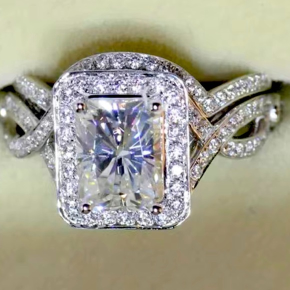 ♥️Ring set large emerald cut Zircon center stone round zircons on both bands - Picture 9 of 11